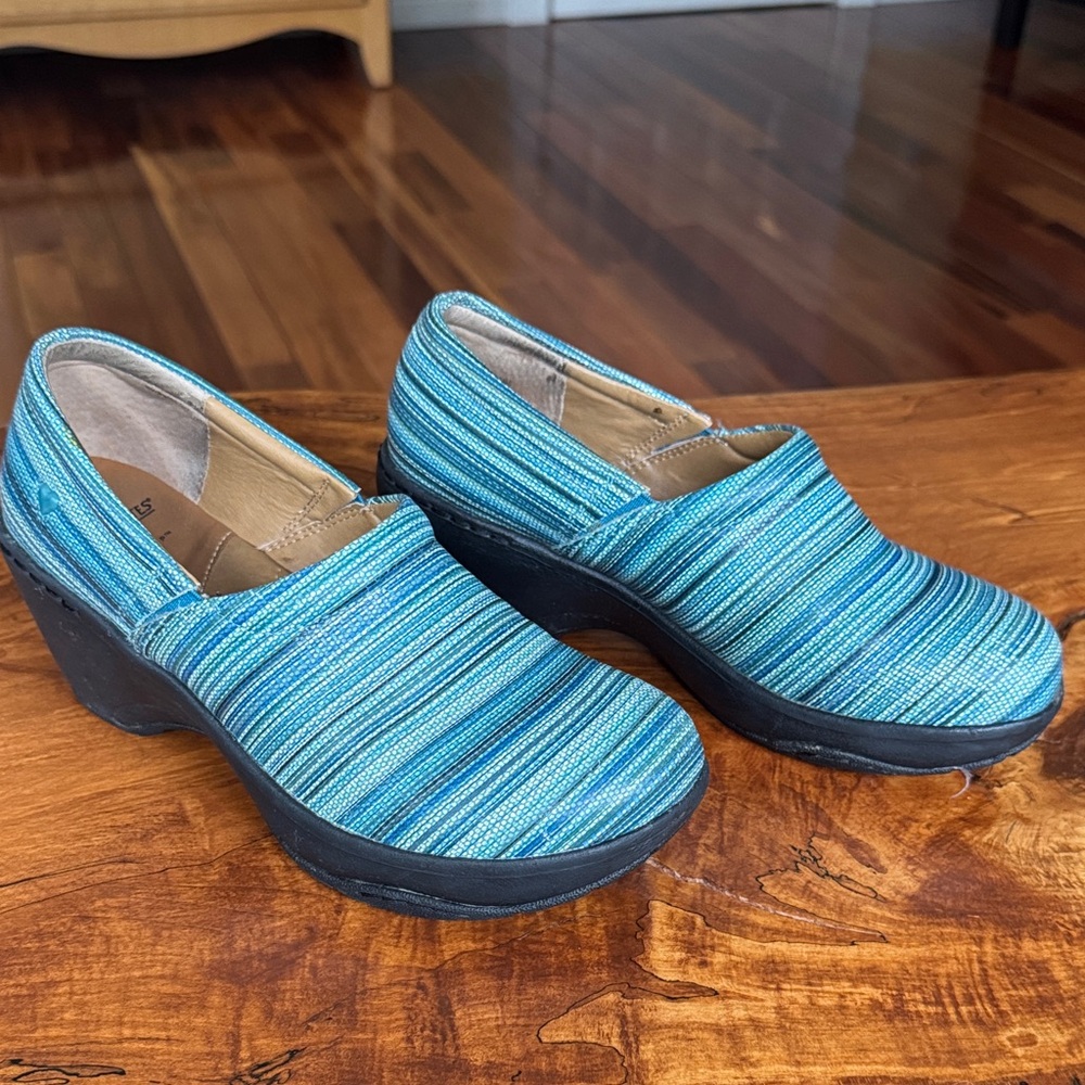Blue Striped Women's Wedge Shoes leather upper size 7.5